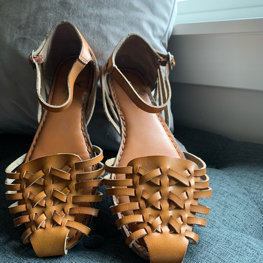 American Eagle Closed Toed Tan Sandals